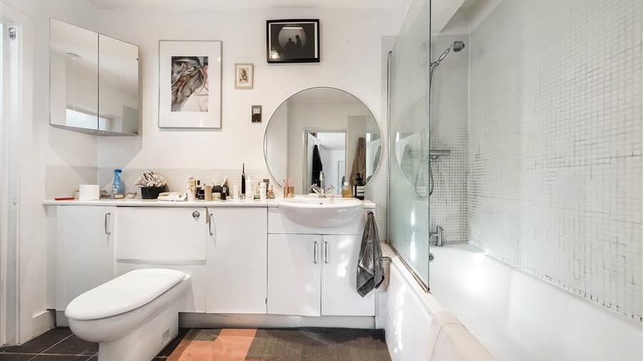 En-Suite Bathroom