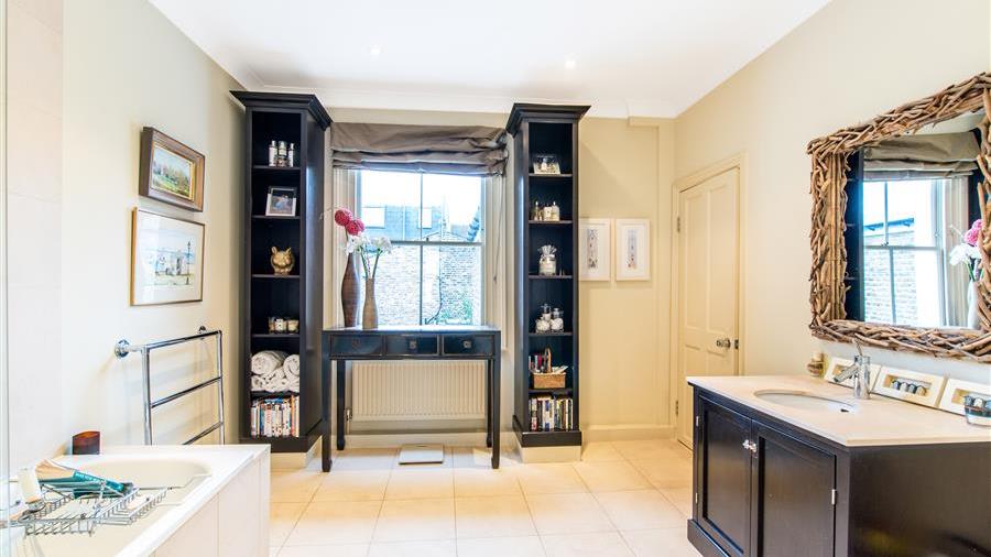 En-Suite Bathroom