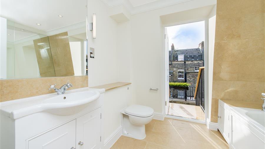 En-Suite Bathroom