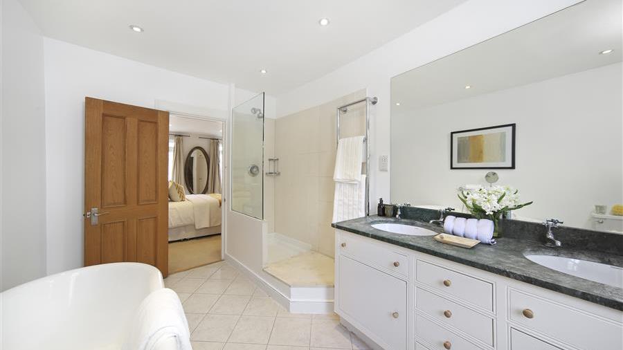 En-Suite Bathroom
