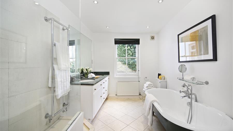En-Suite Bathroom