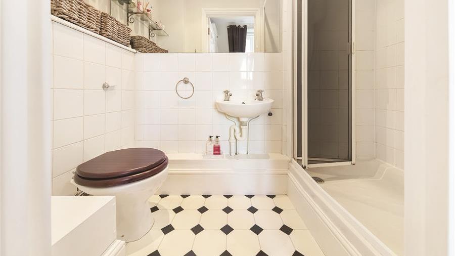 En-Suite Bathroom