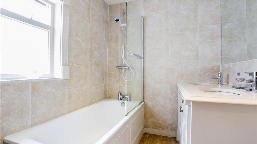 En-Suite Bathroom