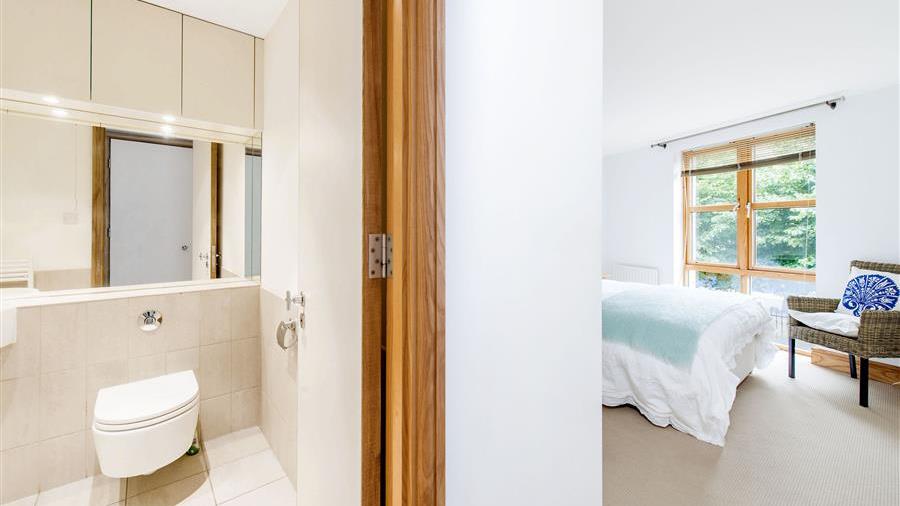 En-Suite Bathroom