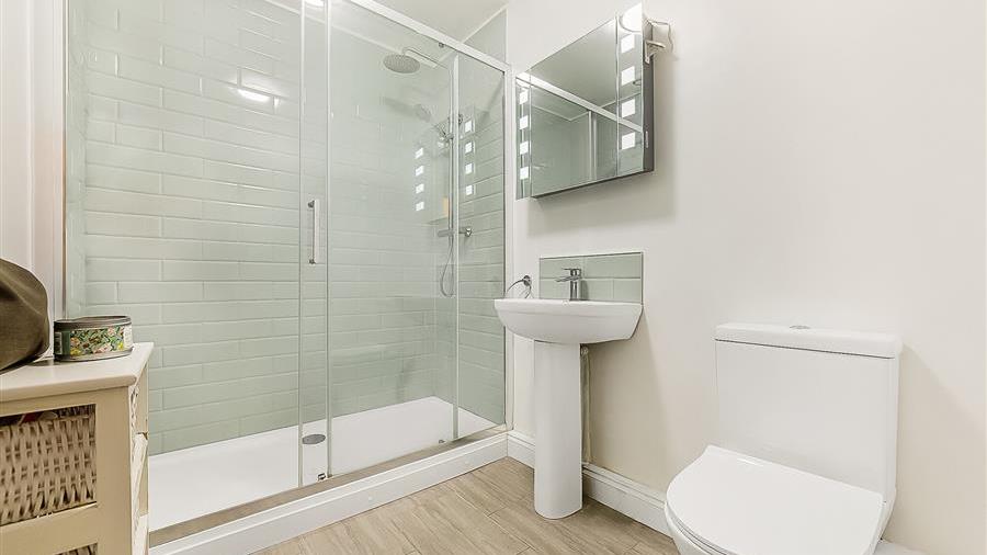 En-Suite Bathroom