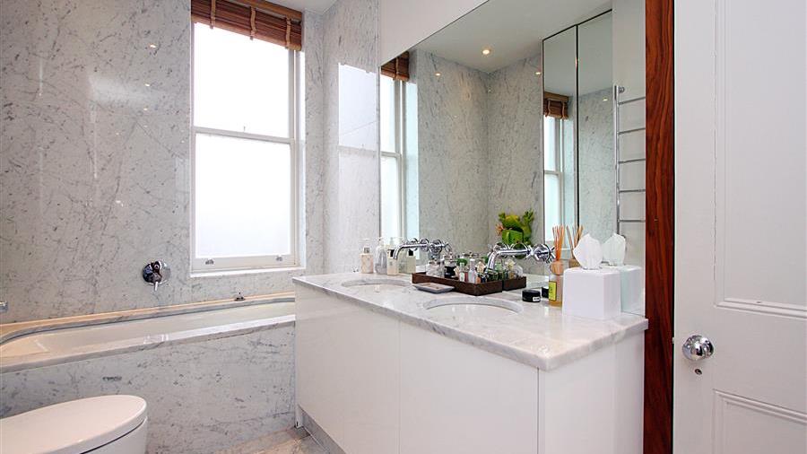 En-Suite Bathroom
