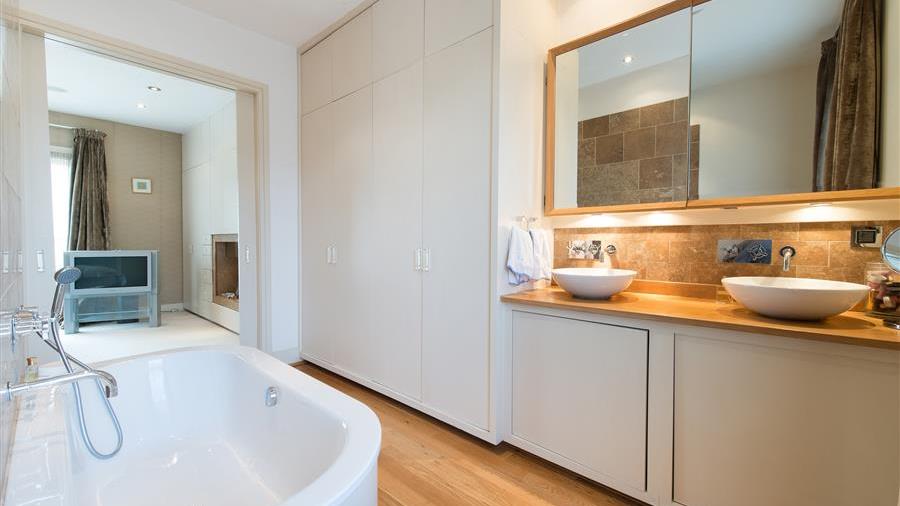 En-Suite Bathroom
