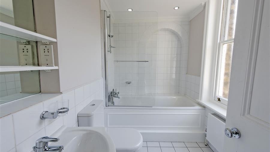 En-Suite Bathroom