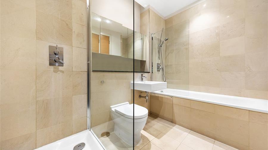 En-Suite Bathroom