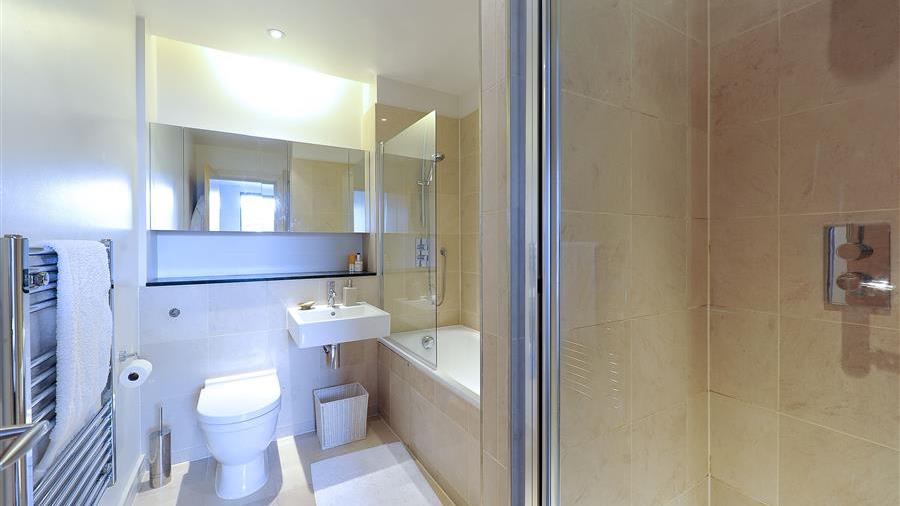 En-Suite Bathroom