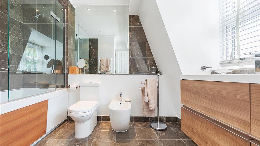 En-Suite Bathroom