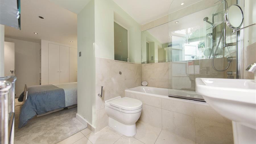 En-Suite Bathroom