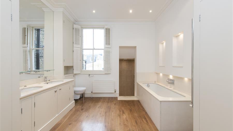 En-Suite Bathroom