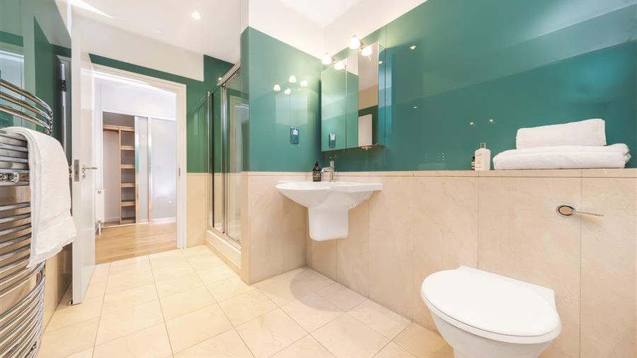 En-Suite Bathroom