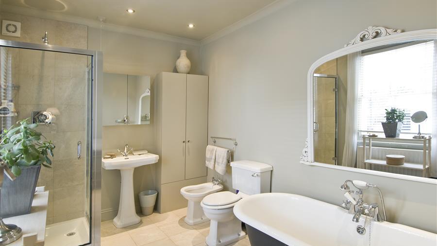 En-Suite Bathroom
