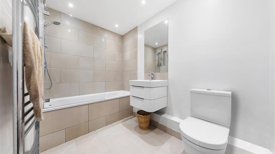 En-Suite Bathroom