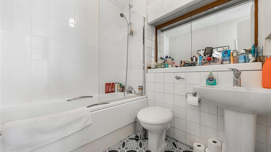 En-Suite Bathroom