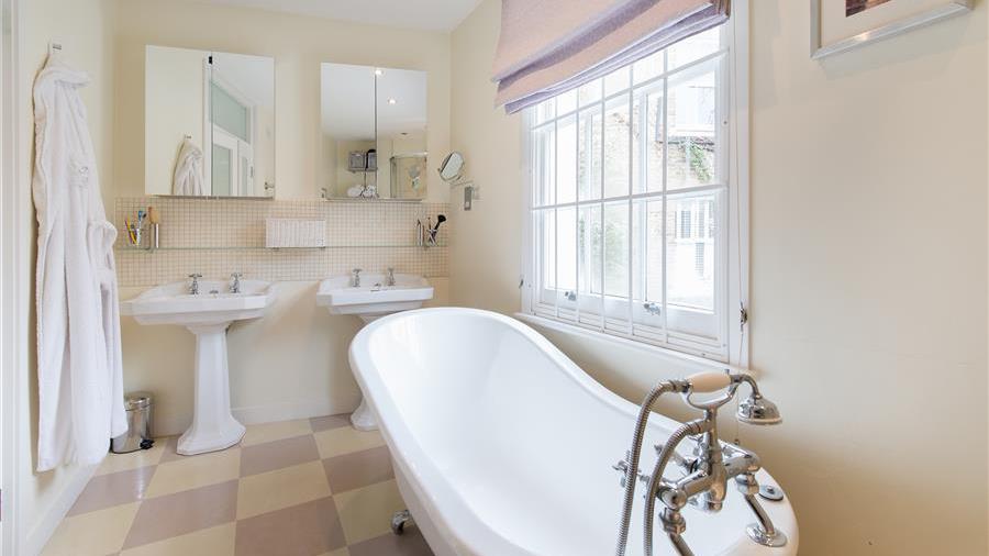 En-Suite Bathroom