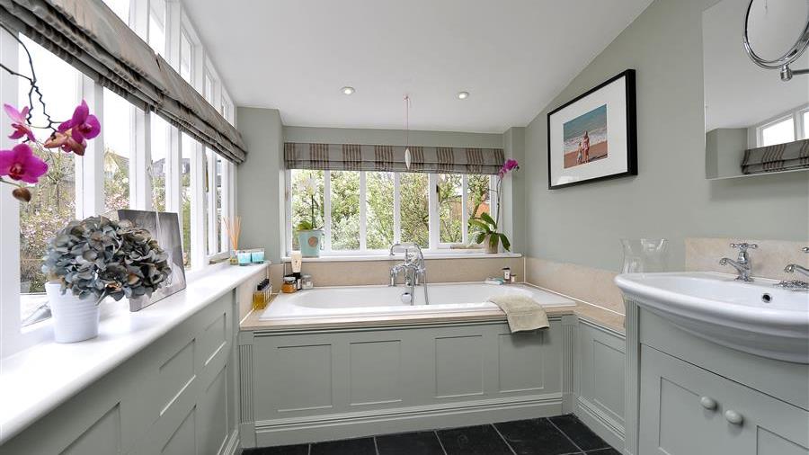 En-Suite Bathroom