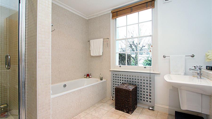 En-Suite Bathroom