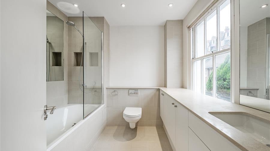 En-Suite Bathroom