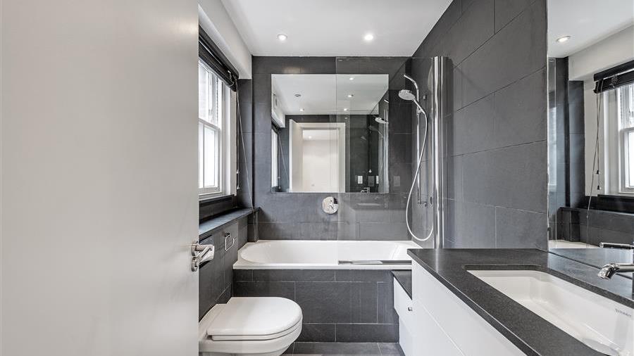 En-Suite Bathroom