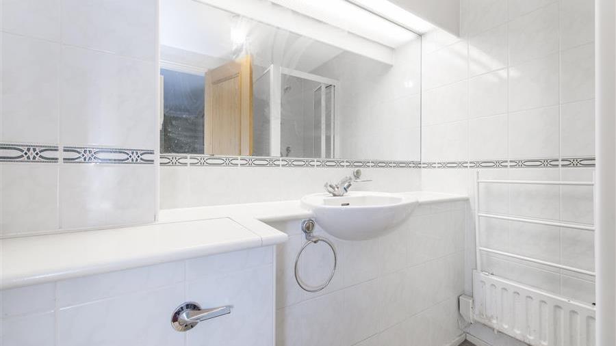 En-Suite Bathroom