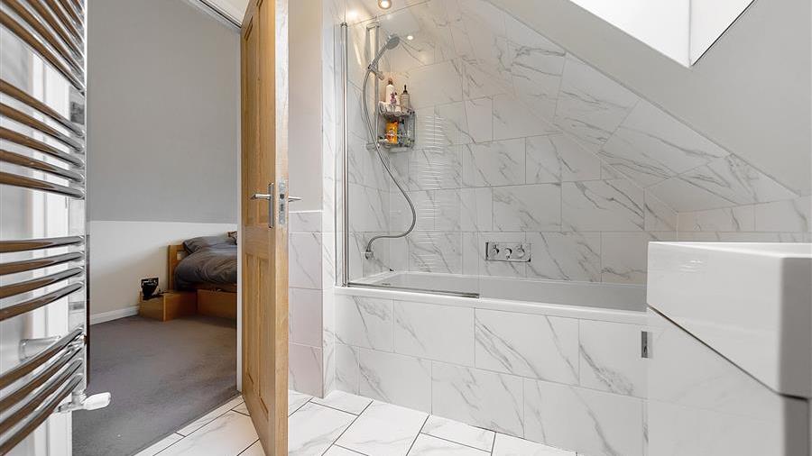 En-Suite Bathroom
