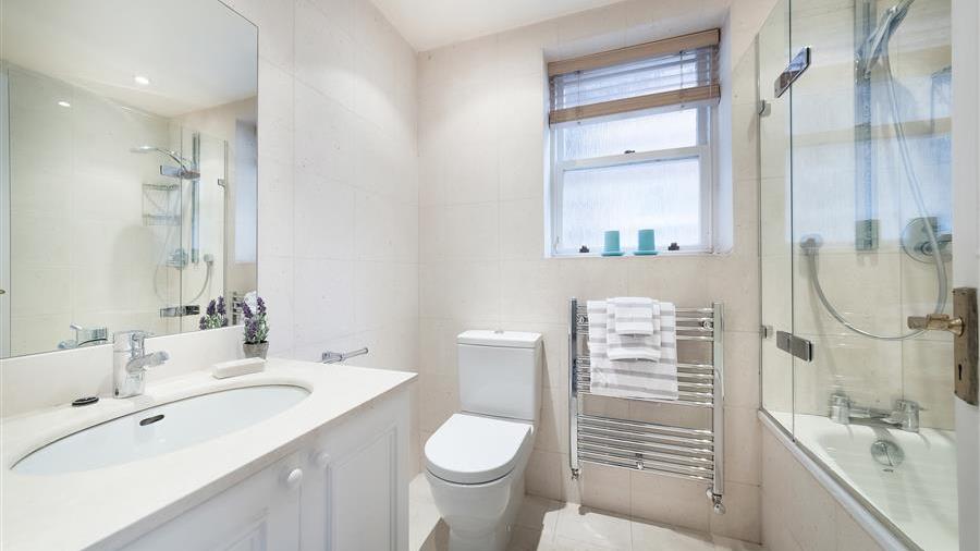 En-Suite Bathroom