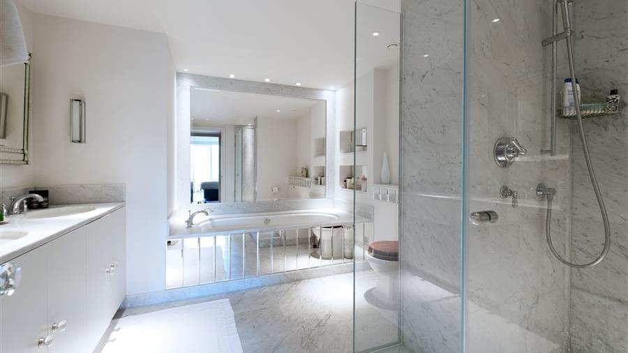En-Suite Bathroom