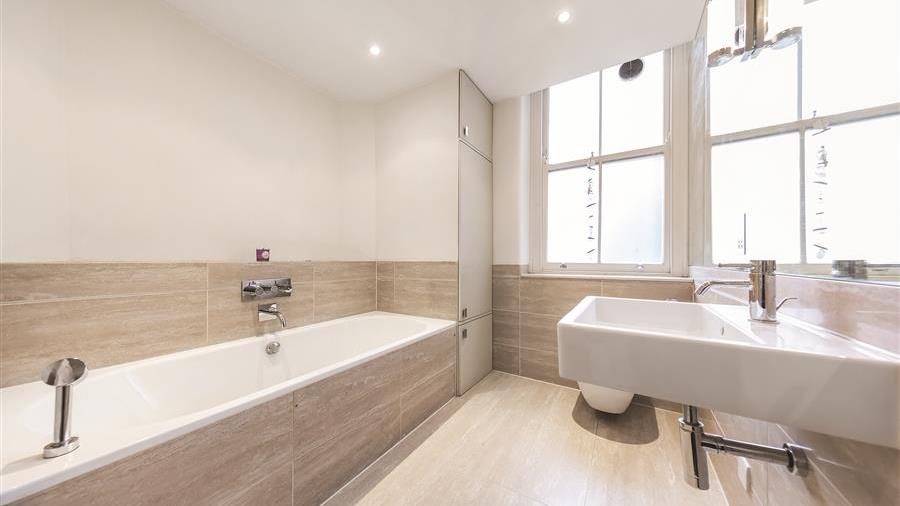 En-Suite Bathroom