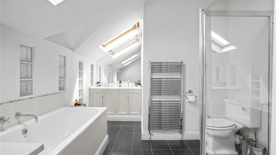 En-Suite Bathroom