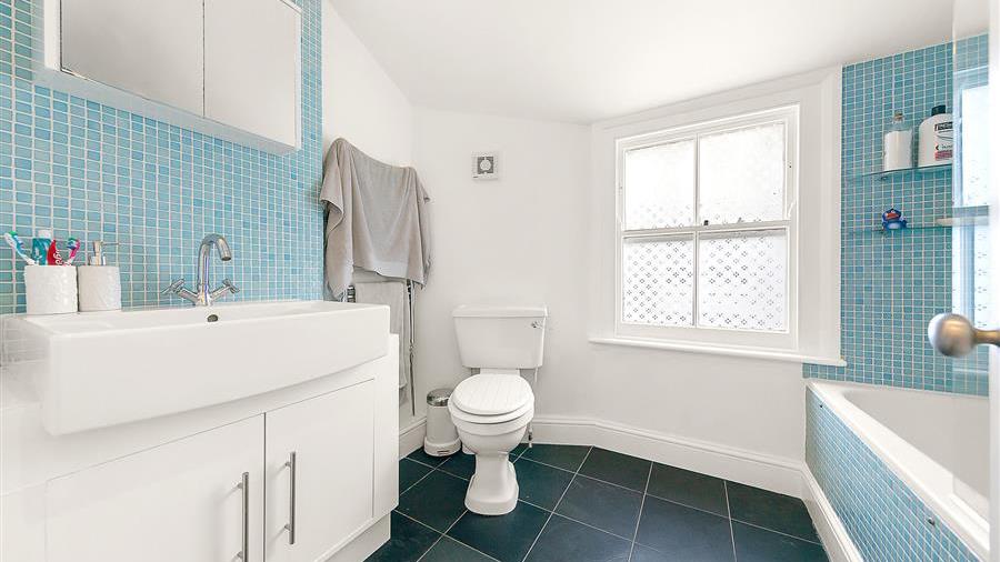 En-Suite Bathroom