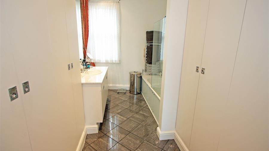 En-Suite Bathroom