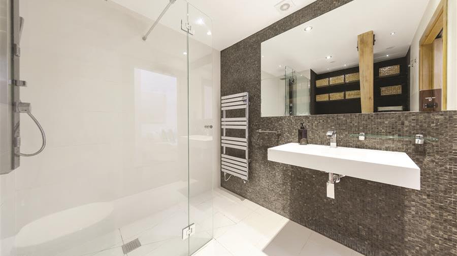 En-Suite Bathroom