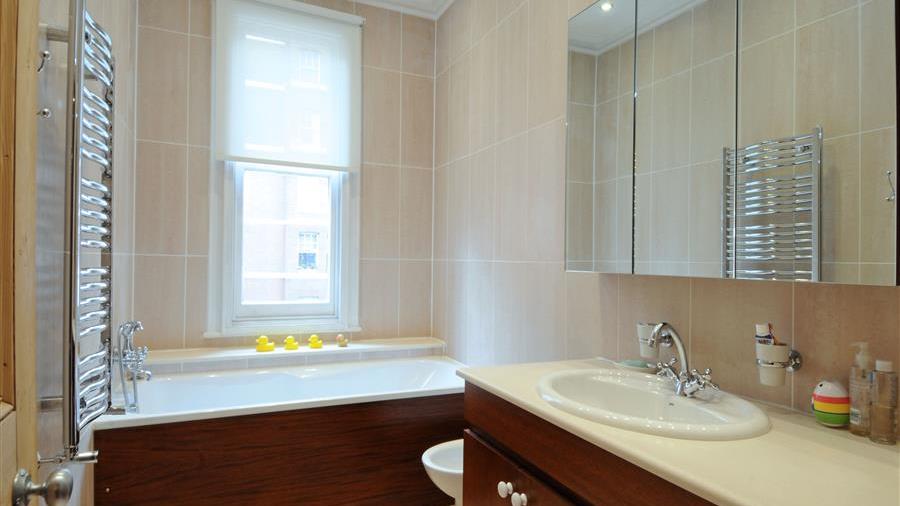 En-Suite Bathroom