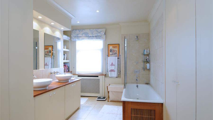 En-Suite Bathroom