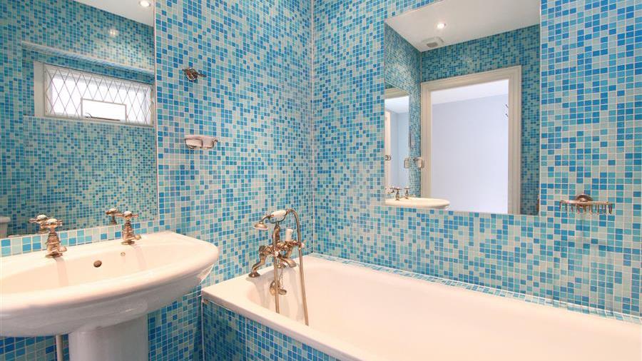 En-Suite Bathroom