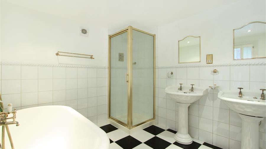 En-Suite Bathroom