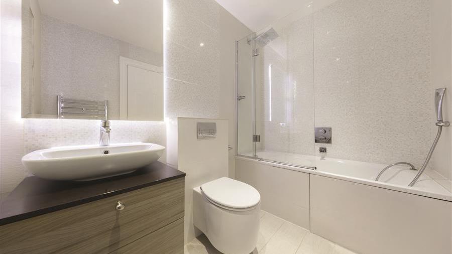 En-Suite Bathroom