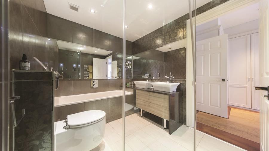 En-Suite Bathroom