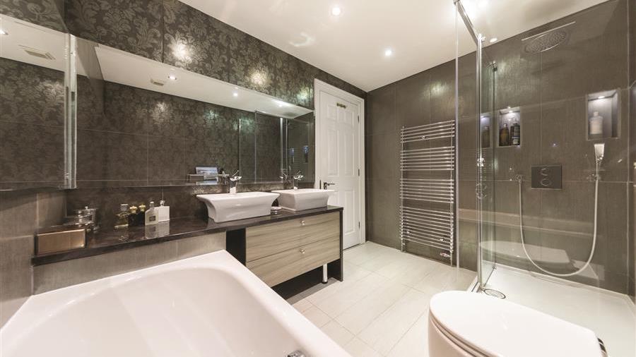 En-Suite Bathroom
