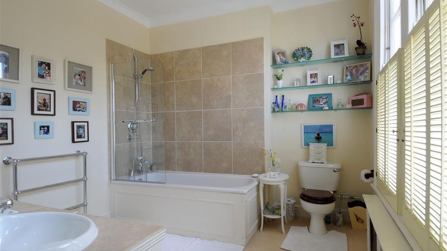 En-Suite Bathroom