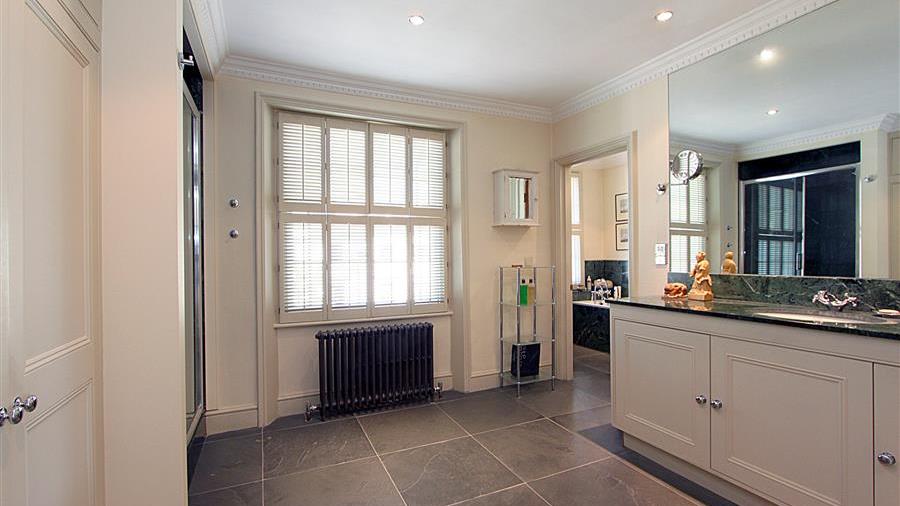 En-Suite Bathroom