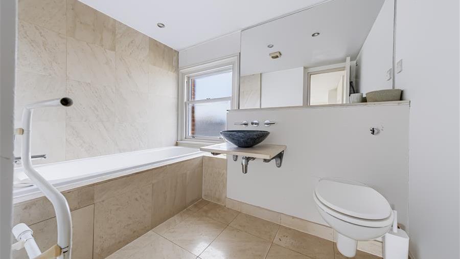En-Suite Bathroom