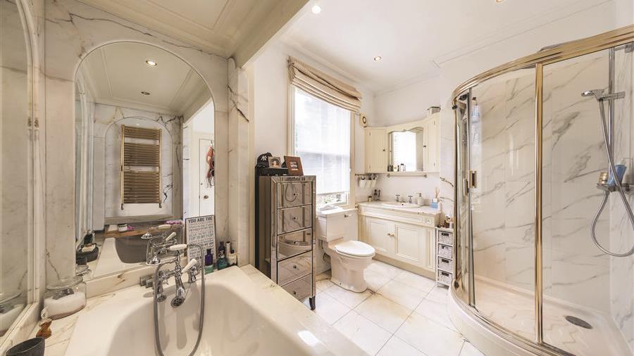 En-Suite Bathroom