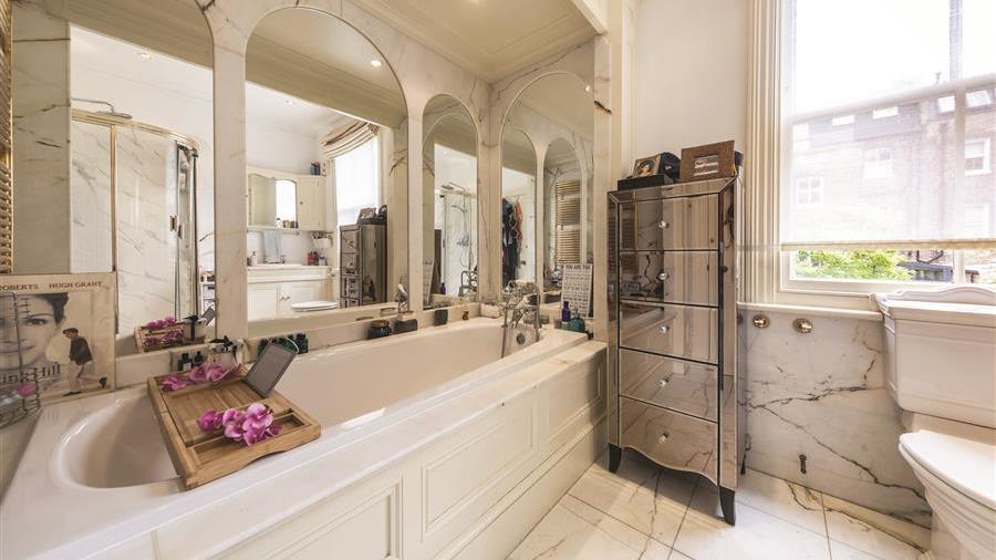 En-Suite Bathroom