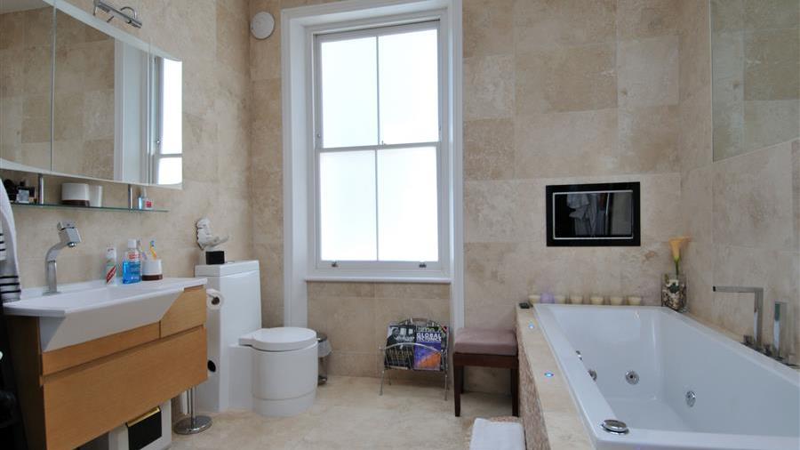 En-Suite Bathroom