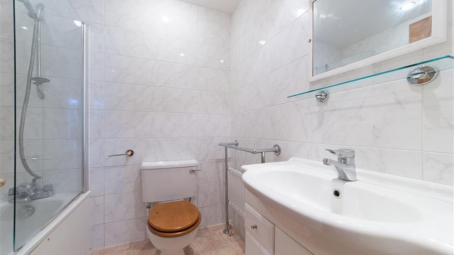En-Suite Bathroom