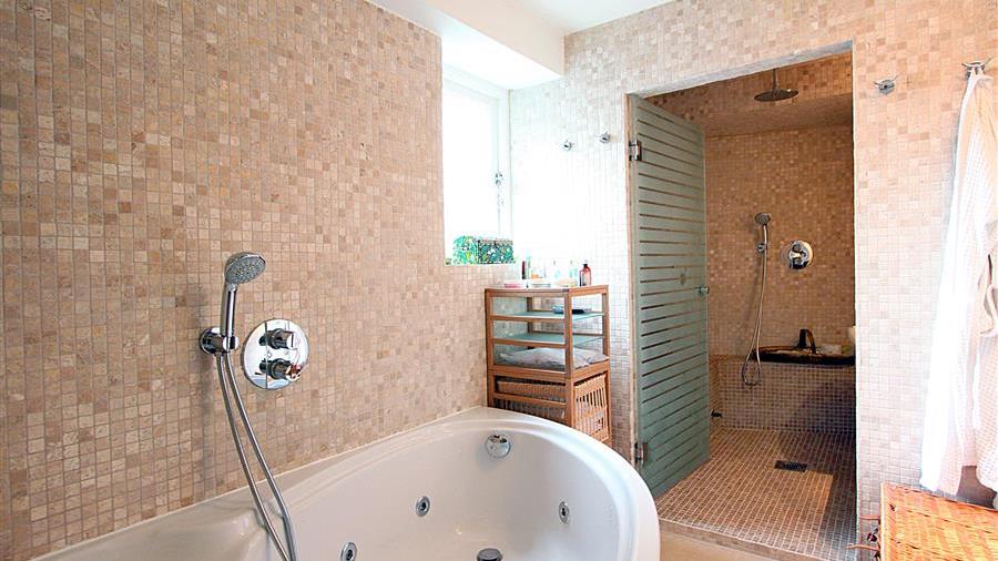 En-Suite Bathroom